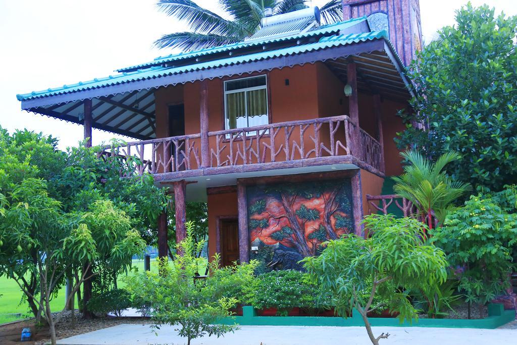 V Cabanas & Yala Safari Place Tissamaharama Exterior photo