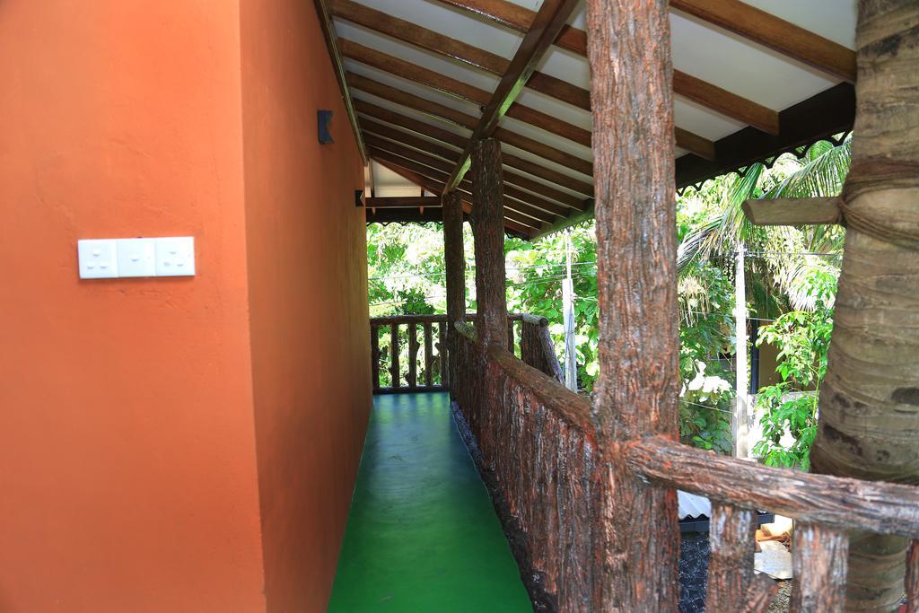 V Cabanas & Yala Safari Place Tissamaharama Exterior photo